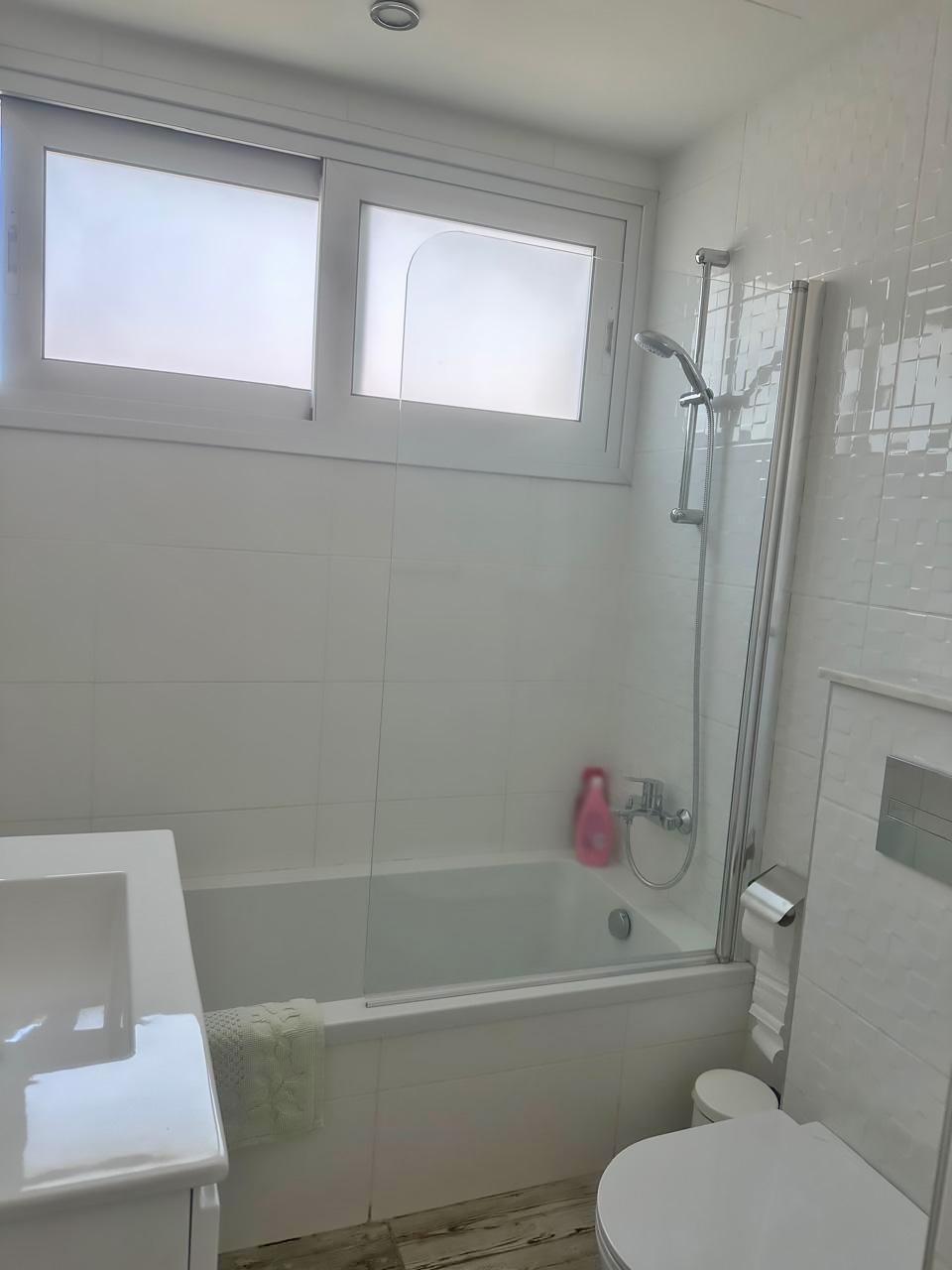 https://cache.vooxee.com/adverts/01/2t/012tnr8q9f41hfhmnvohgsfp.jpg