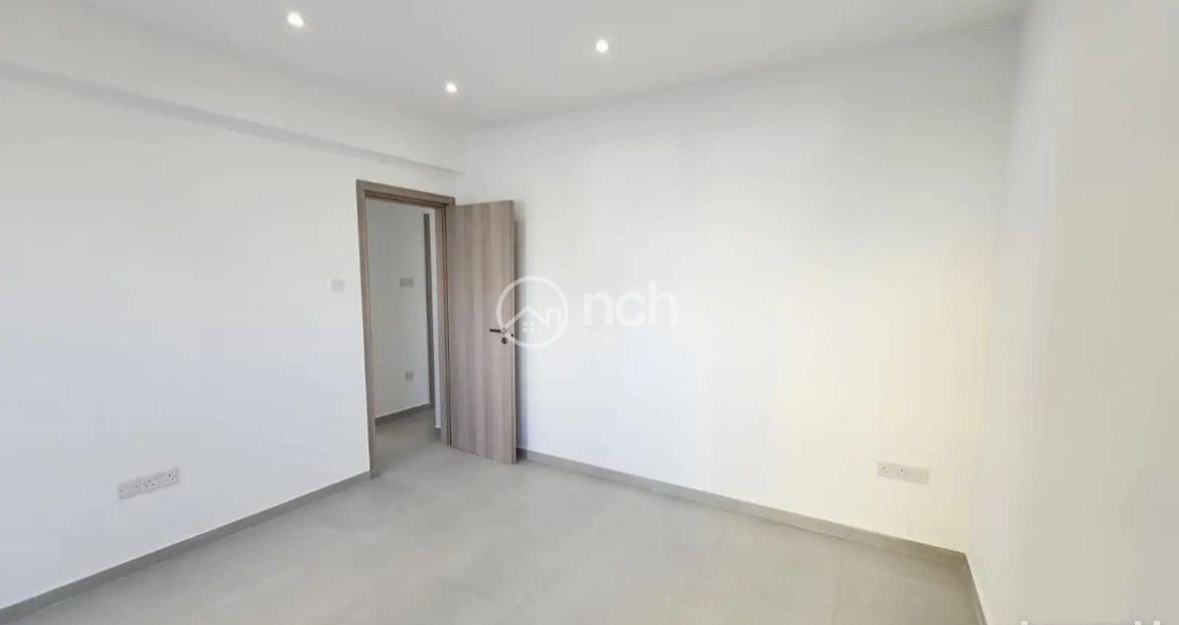 https://cache.vooxee.com/adverts/01/3o/013os32oib23fibg5tkhk8wf.jpg