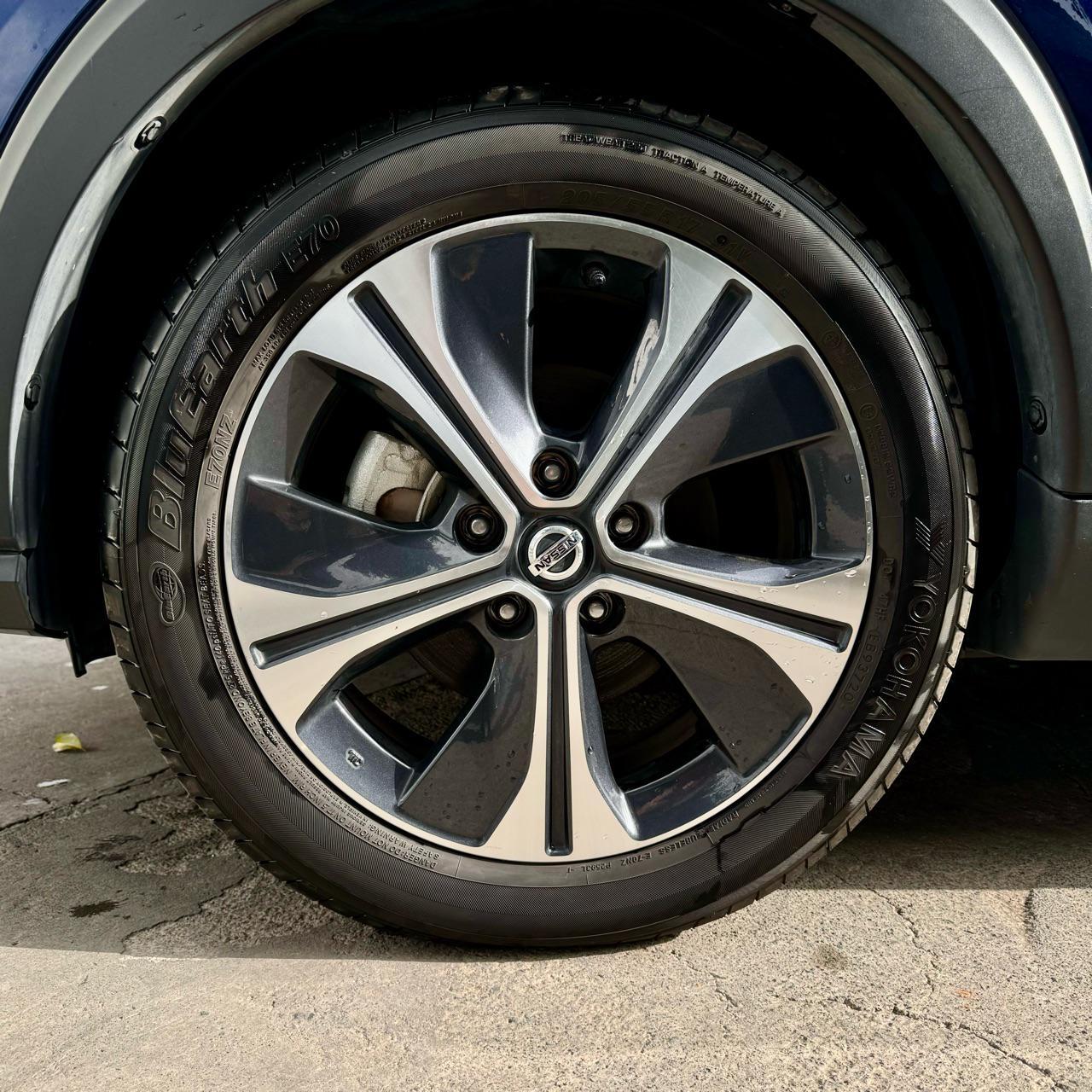 https://cache.vooxee.com/adverts/01/4t/014tixvdw5fp3qyp6id4hkpq.jpg