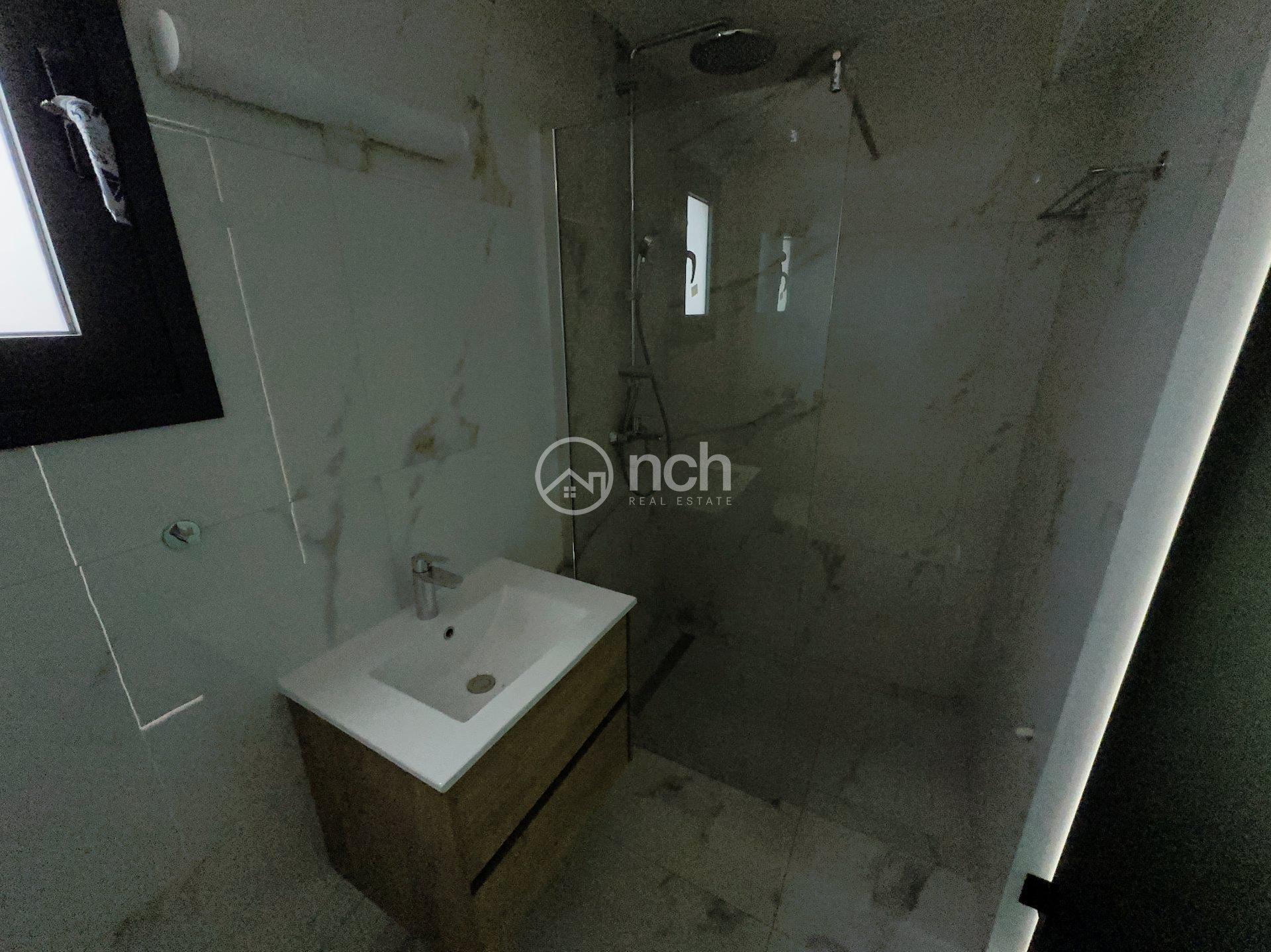 https://cache.vooxee.com/adverts/01/71/0171znc913o8tu6cpx62icpn.jpg