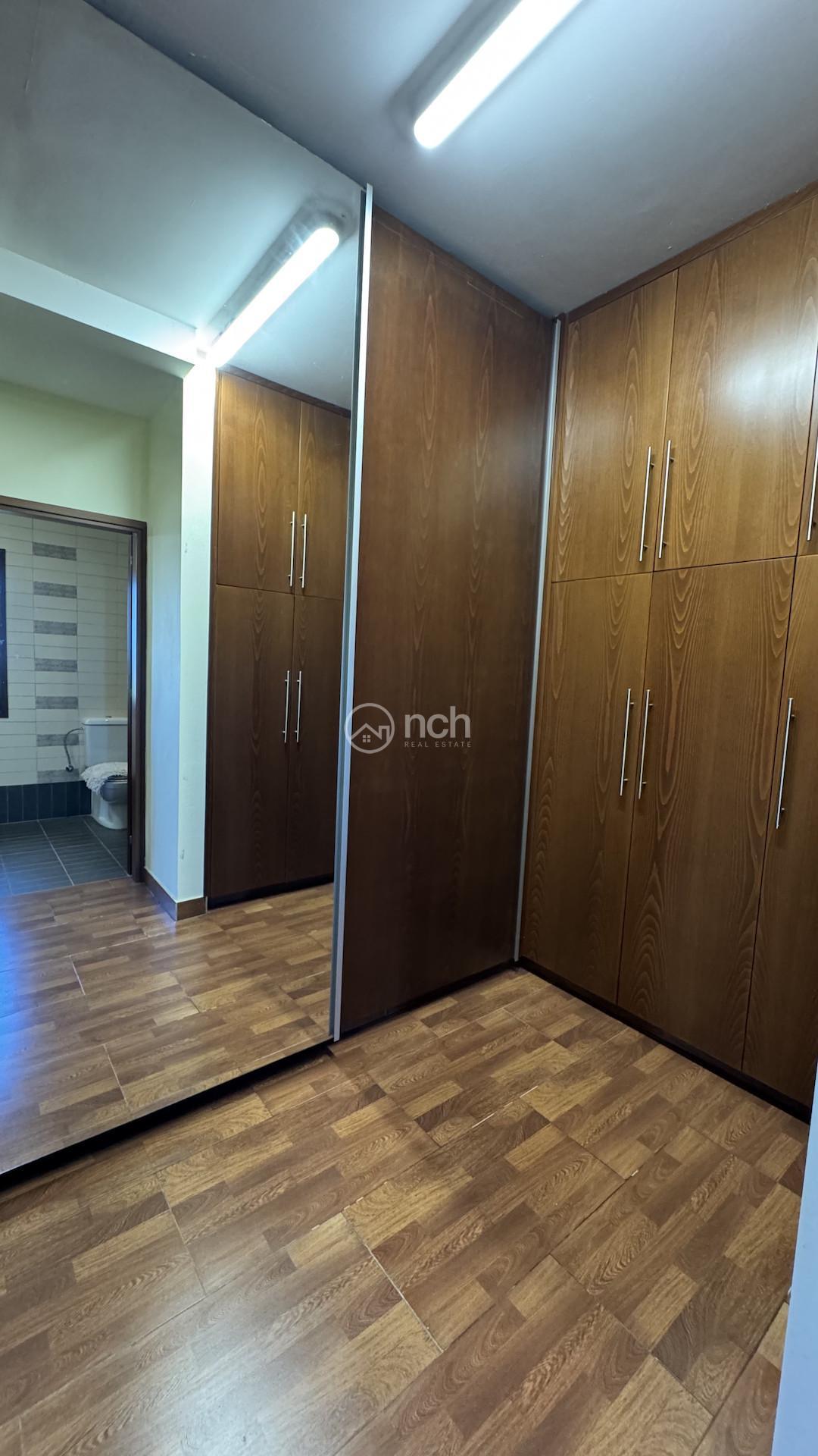 https://cache.vooxee.com/adverts/01/88/0188nt5mf5flvb6g0x5txucg.jpg