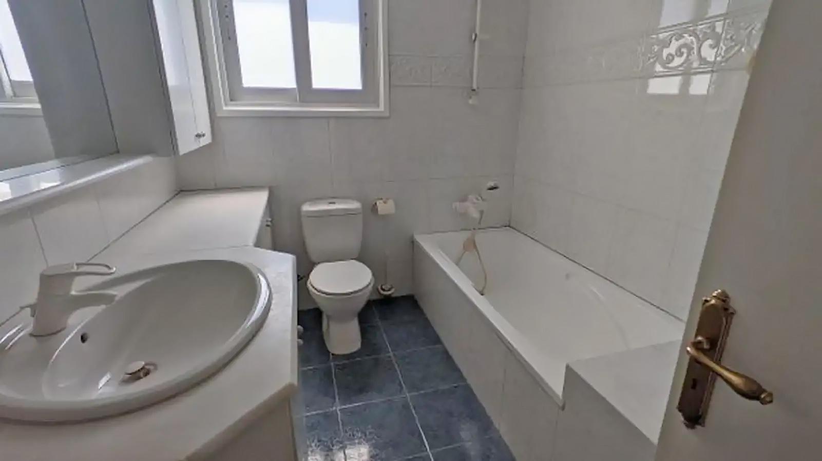 https://cache.vooxee.com/adverts/01/8w/018wp15puyg44b9zq2dponhv.jpg