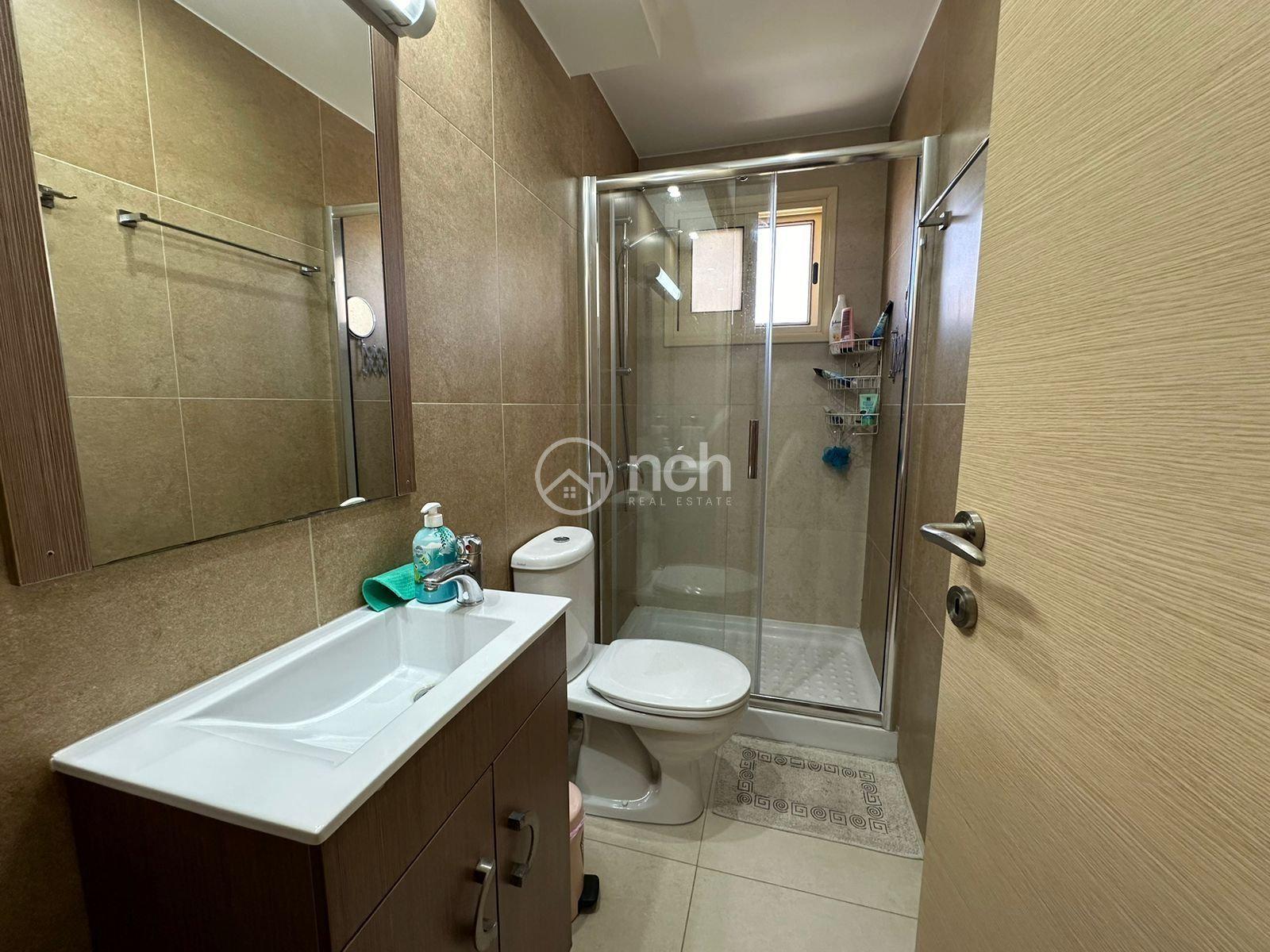 https://cache.vooxee.com/adverts/01/9s/019sm8j88vj5li1wt8mrkw6m.jpg