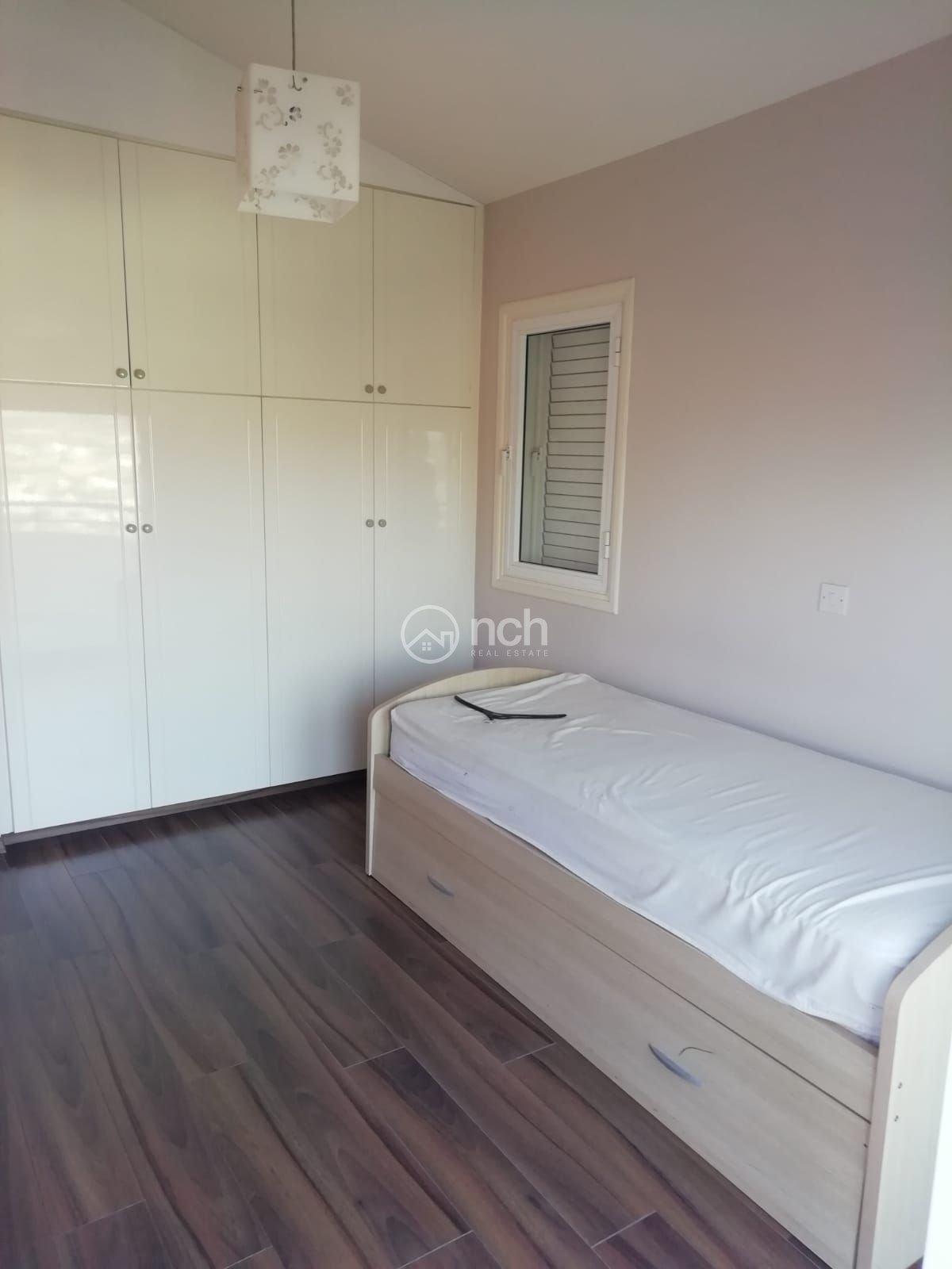 https://cache.vooxee.com/adverts/01/bk/01bkrud8ljutq5dinbnjkb42.jpg