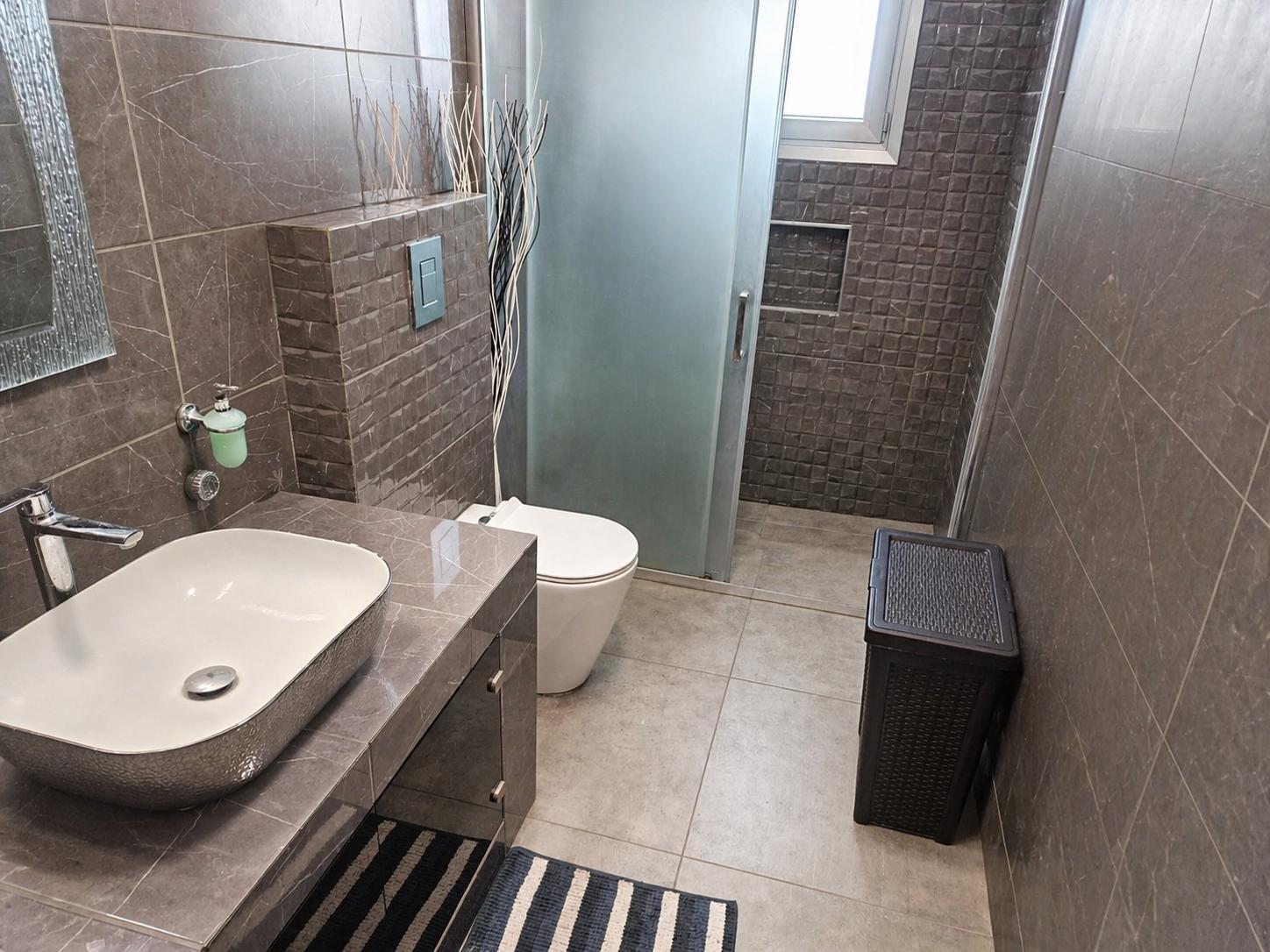 https://cache.vooxee.com/adverts/01/gy/01gy24wnc1hcazu608wiubrk.jpg