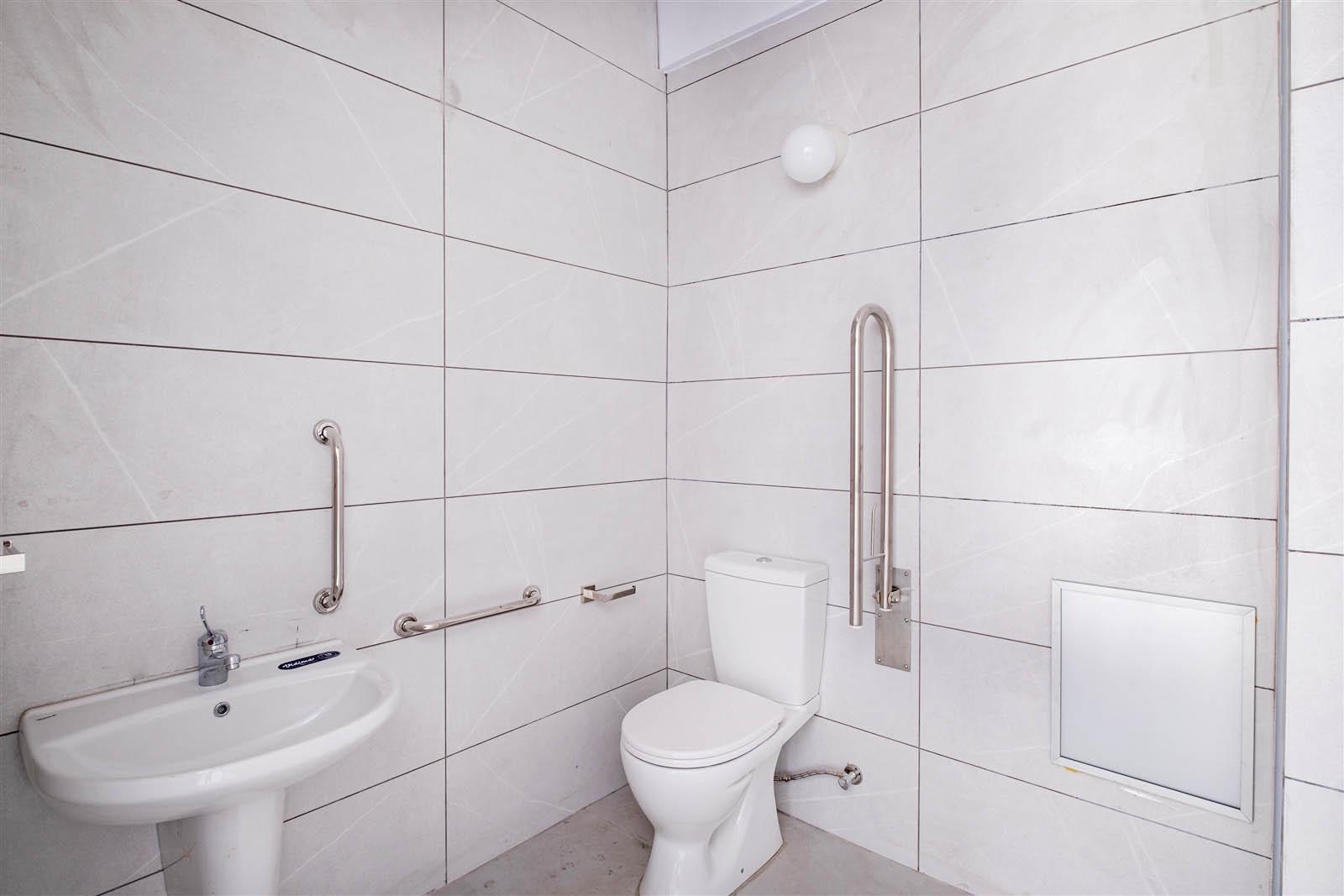 https://cache.vooxee.com/adverts/01/hw/01hws9bc5y6o3ak7tfblyqth.jpg