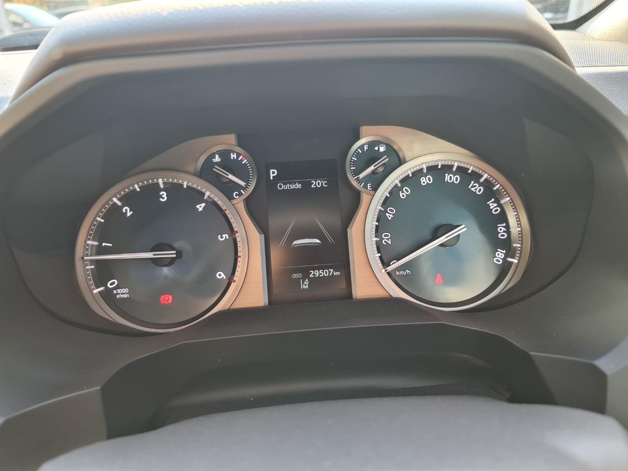 https://cache.vooxee.com/adverts/01/km/01kmvmkggr8tymlnvawl7awi.jpg
