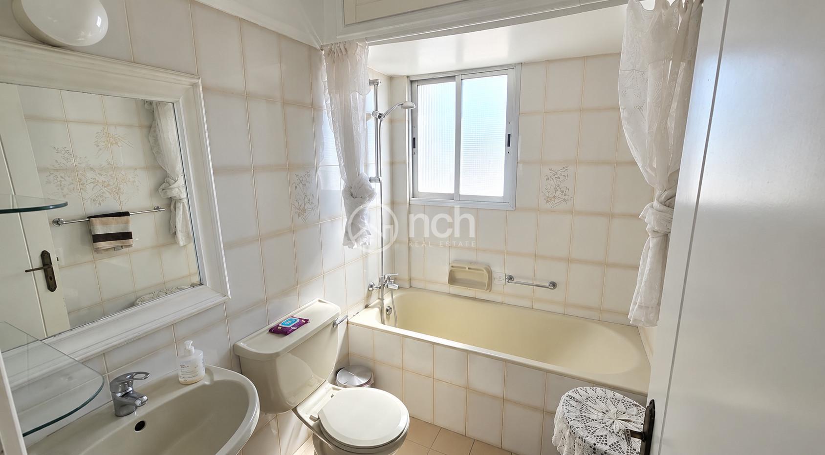 https://cache.vooxee.com/adverts/01/n4/01n4eg1f7m1wukz10fwv9zmu.jpg