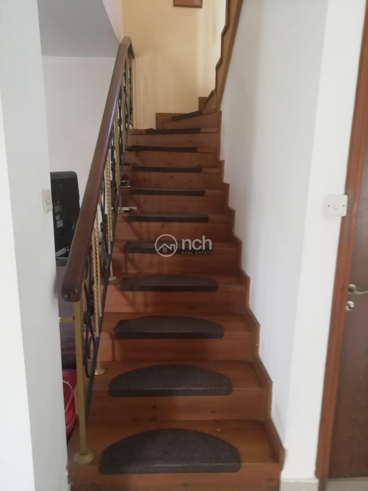 https://cache.vooxee.com/adverts/01/o6/01o6xkal1zzi0kna9xsgeil3.jpg
