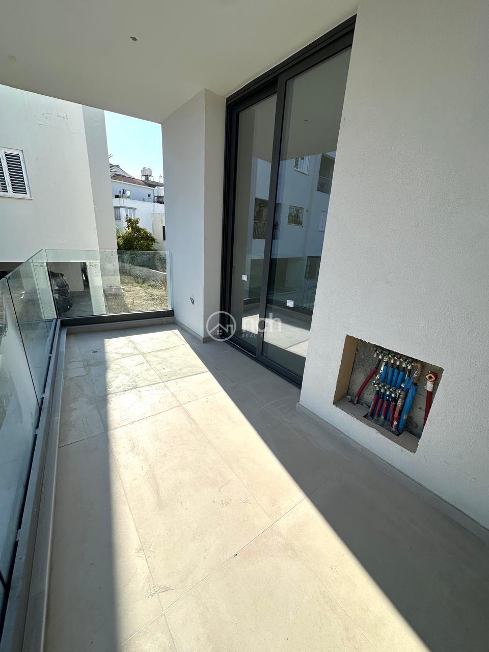 https://cache.vooxee.com/adverts/01/q8/01q81qf2zmkbfrfwge0myi1o.jpg