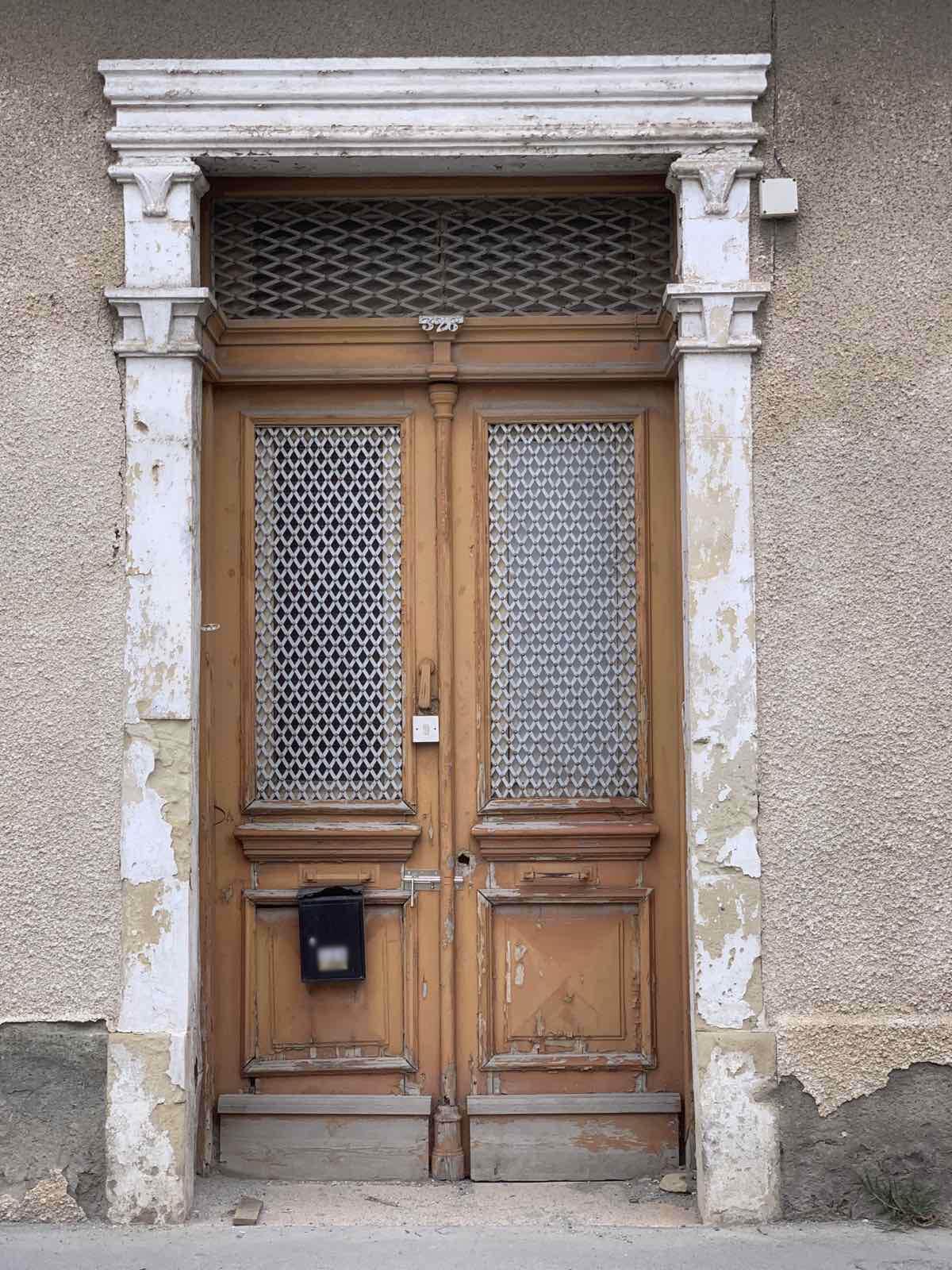 https://cache.vooxee.com/adverts/01/sz/01szq24q4iggje5j949q5hls.jpg
