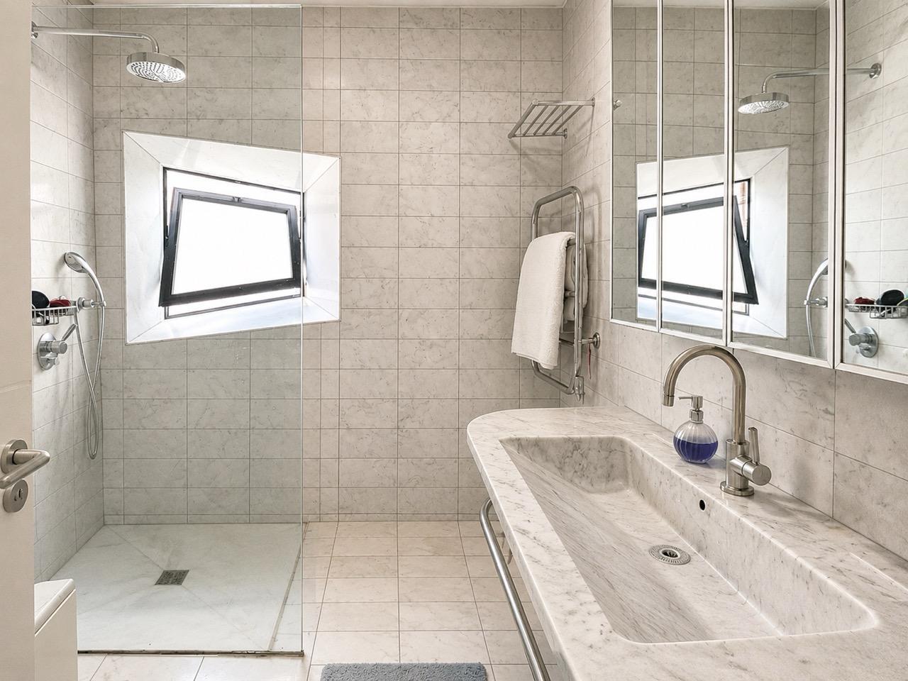 https://cache.vooxee.com/adverts/01/u2/01u29l5692gq8vswzhff4qvw.jpg