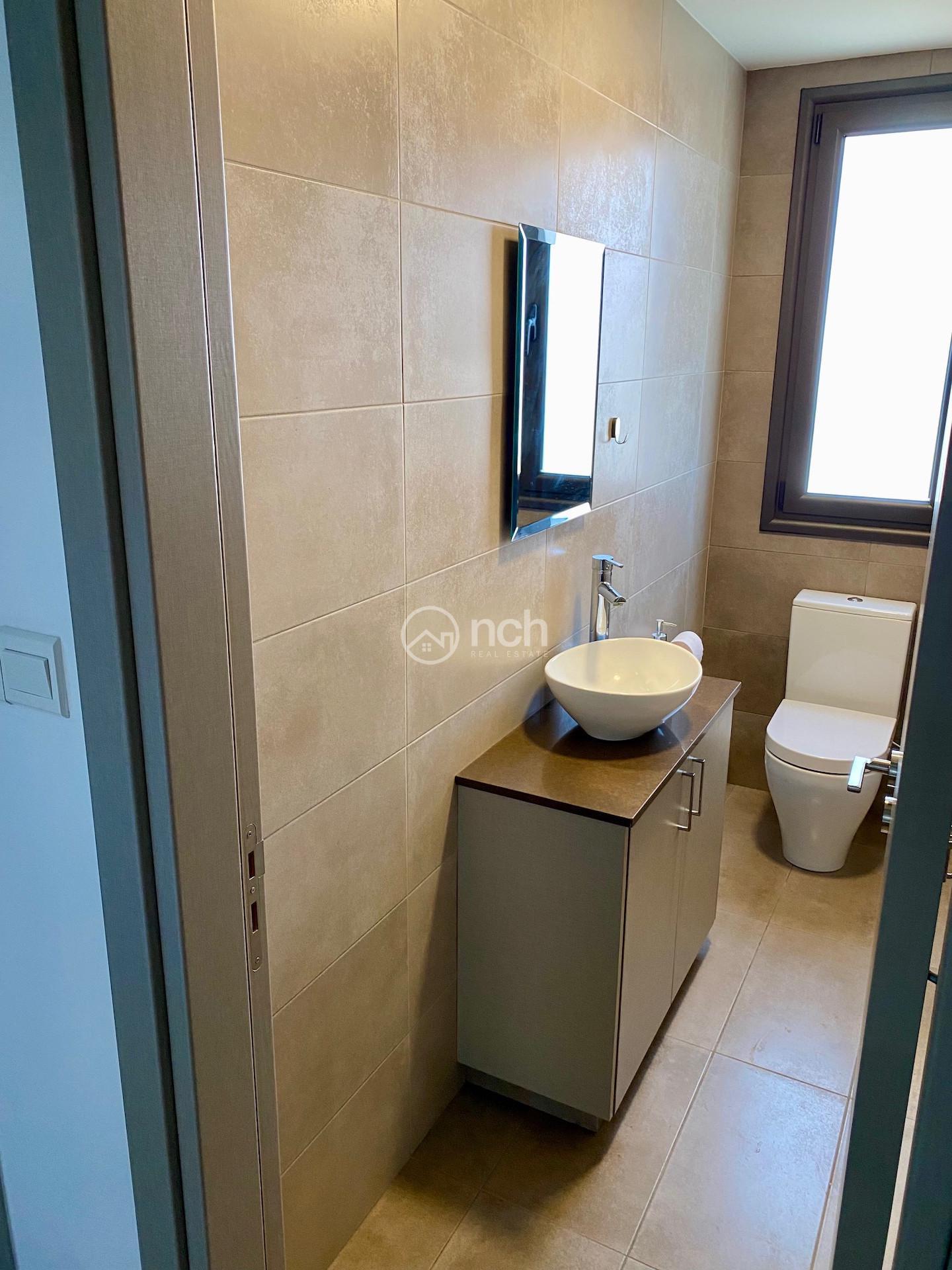 https://cache.vooxee.com/adverts/01/3k/013k4xt8teynl7hh5zt4mj42.jpg