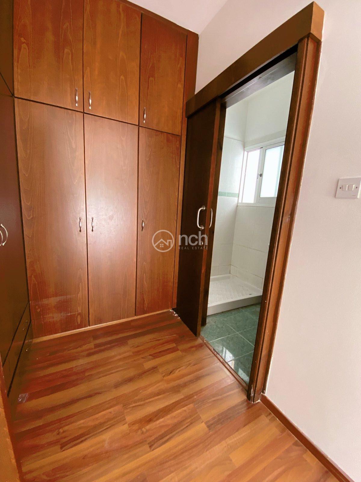https://cache.vooxee.com/adverts/01/92/0192i67vlaouv19upxhbyckm.jpg