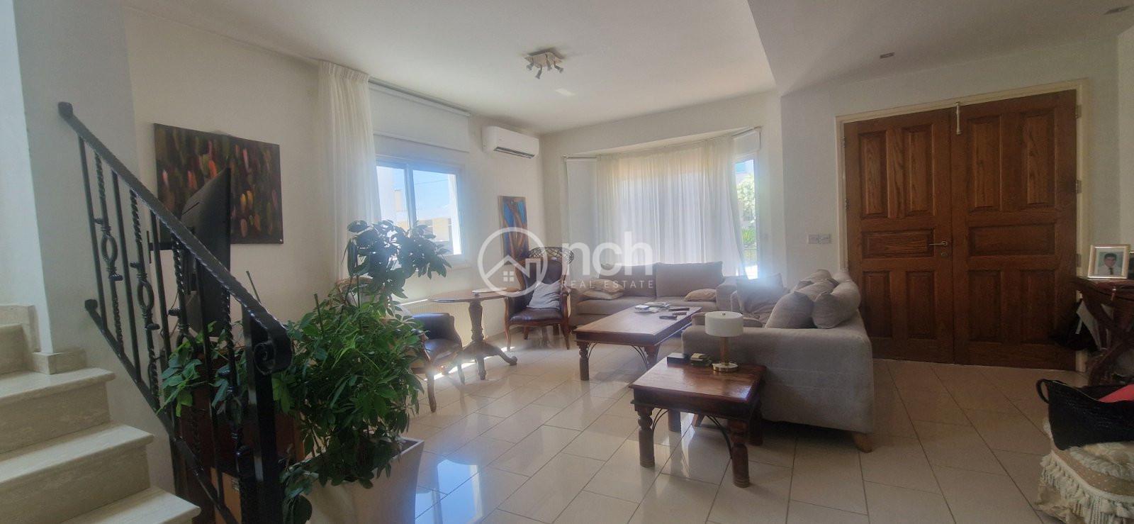 https://cache.vooxee.com/adverts/01/ao/01ao1hma2is90o47y521asdz.jpg