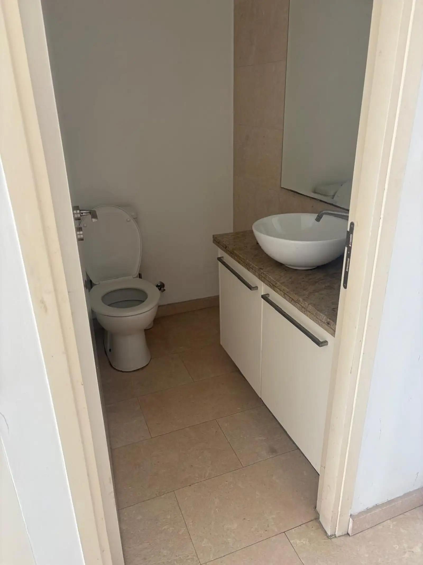 https://cache.vooxee.com/adverts/01/eo/01eows56z285z5c4s1u5lp1h.jpg