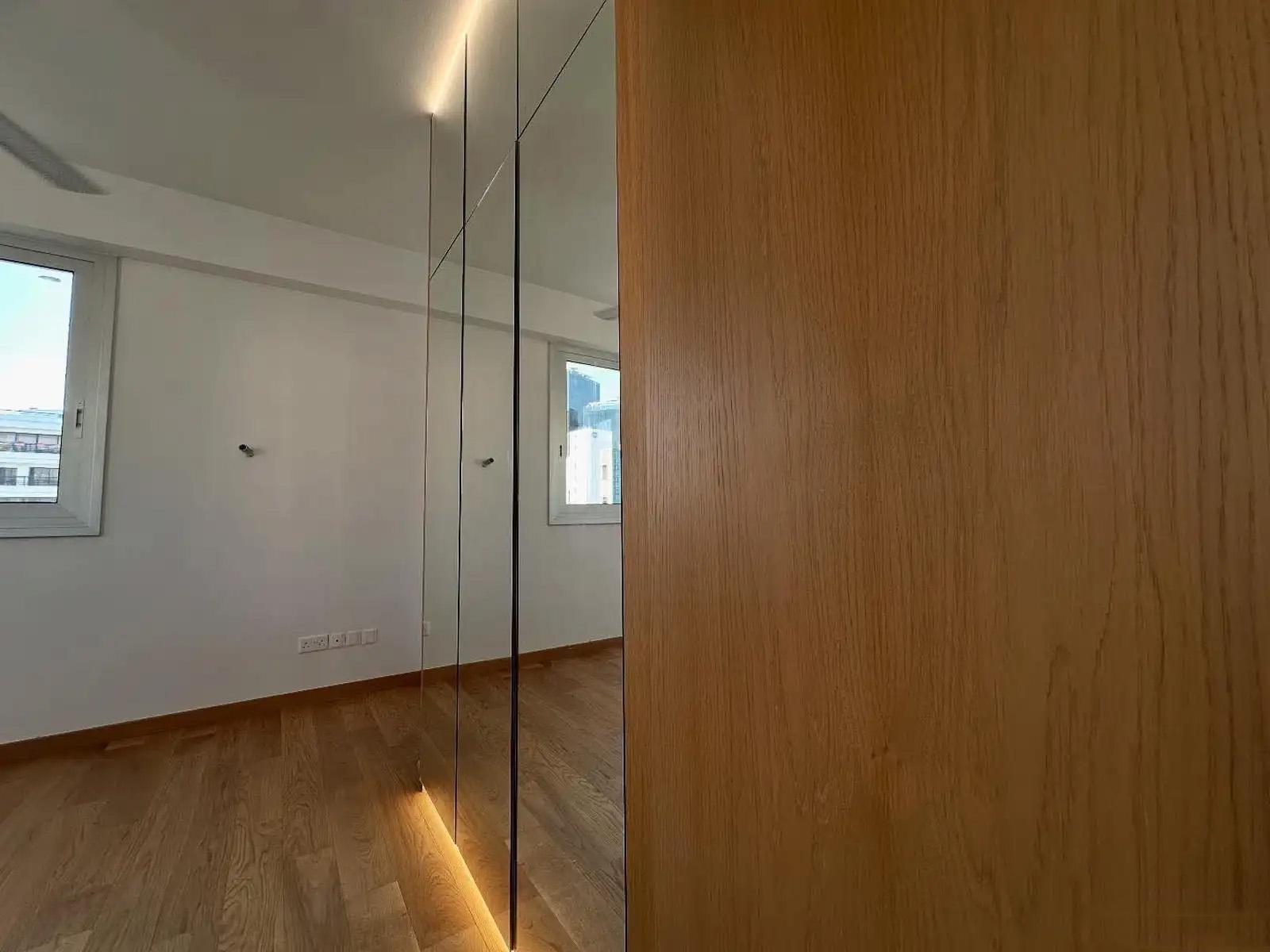 https://cache.vooxee.com/adverts/01/j3/01j3h5z7qb00qw75yuycpbs0.jpg