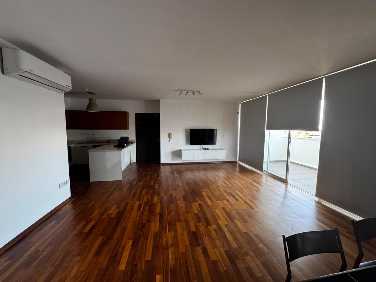 https://cache.vooxee.com/adverts/01/qy/01qyn9ssomebxlnxheqt9ofi.jpg