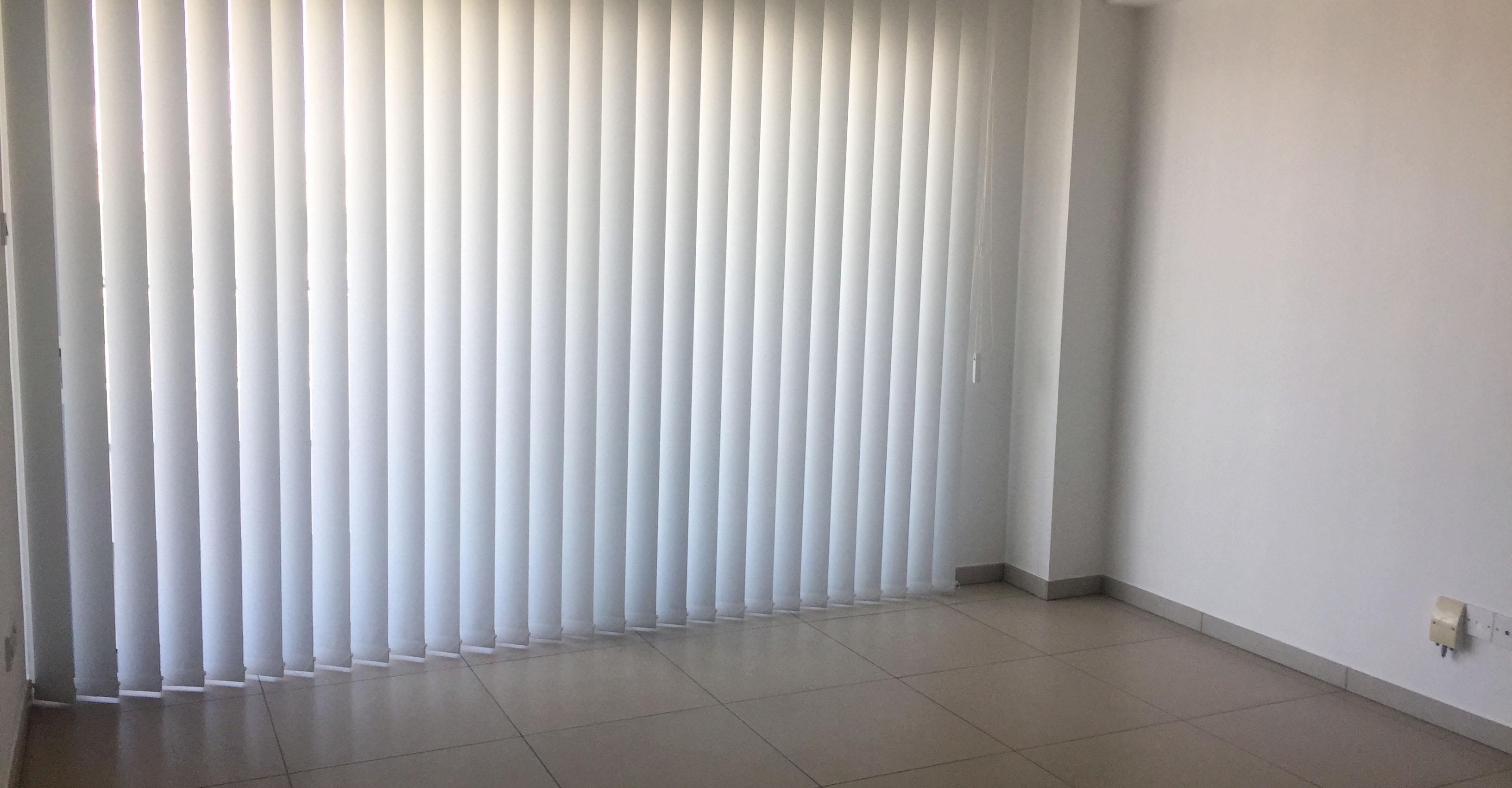 https://cache.vooxee.com/adverts/01/sd/01sdzwuxo3a1uzuccm5ao5ye.jpg