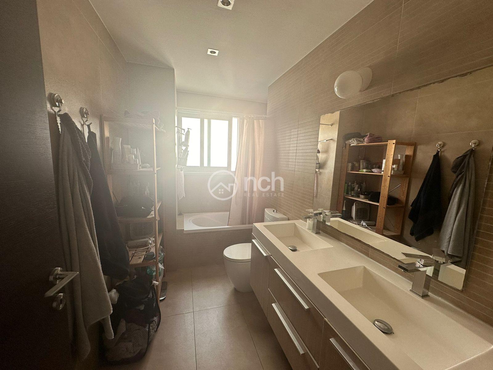 https://cache.vooxee.com/adverts/01/xv/01xvbghlrf7lta3azdo4gjot.jpg