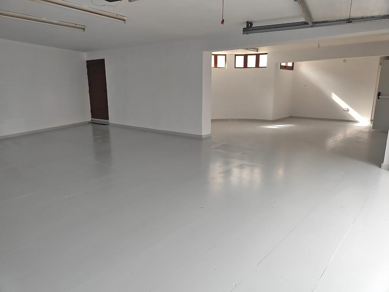 https://cache.vooxee.com/adverts/01/z4/01z42ucl7xkylsaxdqbcelda.jpg